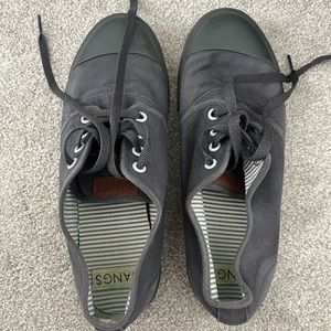 BANGS Shoes Grey Low Tops, Size W9